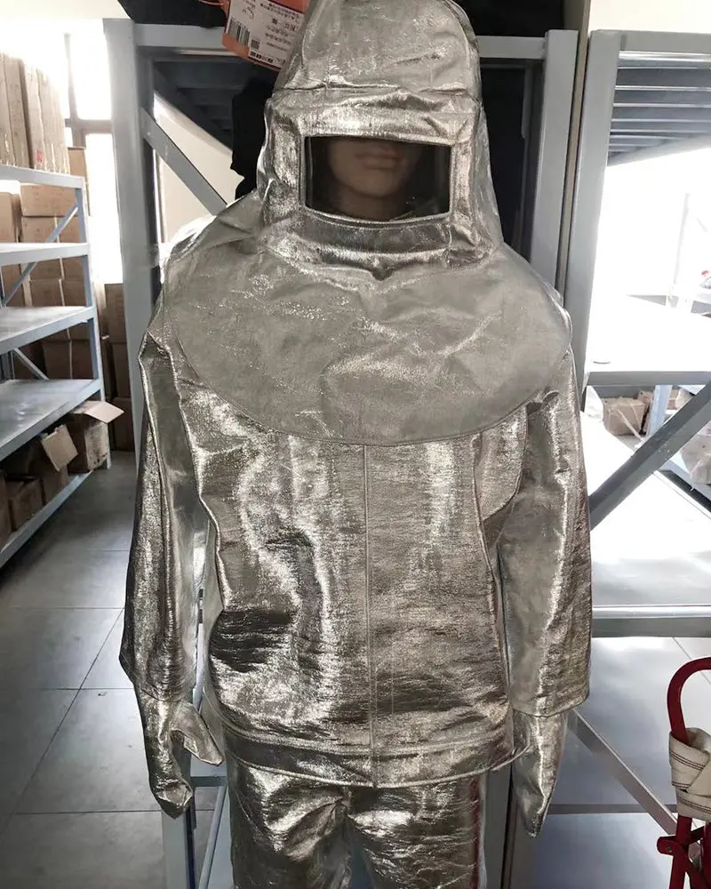 Aluminum-Foil Fire-Resistant Suit – Heat-Reflective Full-Body Gear Rated For 1000°C Environments 1