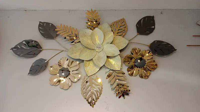 Botanical-Inspired Metal Wall Decor – Leaf-Shaped Hanging Accent 1
