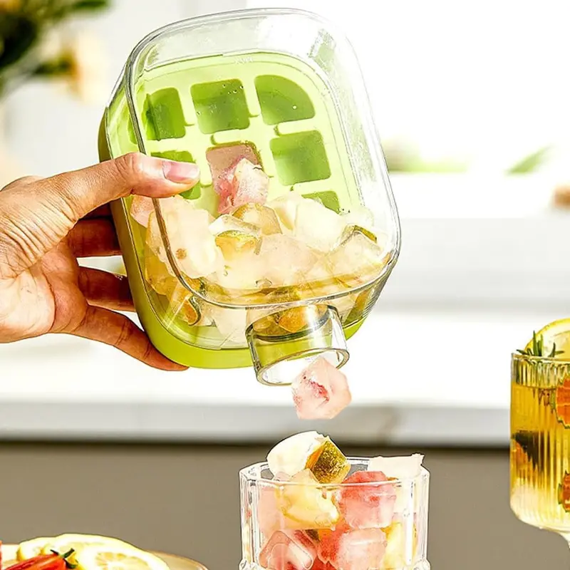Dual-Function Ice Cube Bottle – Green Thermal Water Bottle With Freezer Gel Core 1