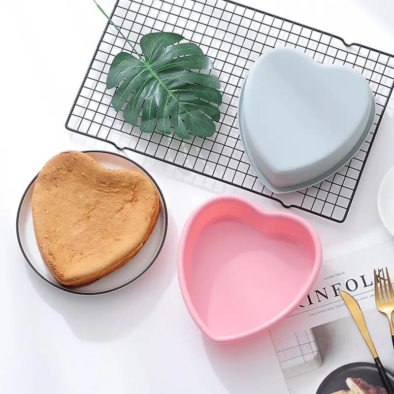 Heart-Shaped Silicone Baking Mold – Oven-Safe & Flexible 1