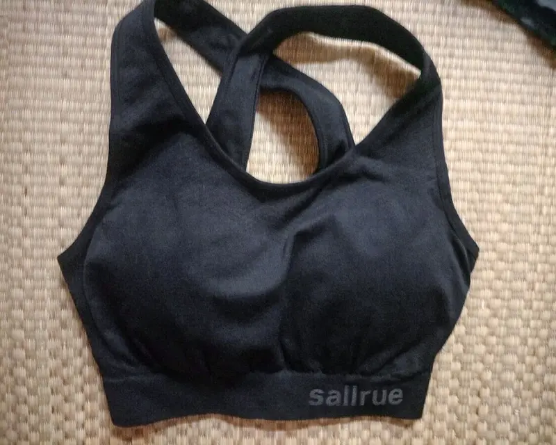 Sallrue High-Support Sports Bra – Breathable Black Workout Top For Intense Fitness Activities 1