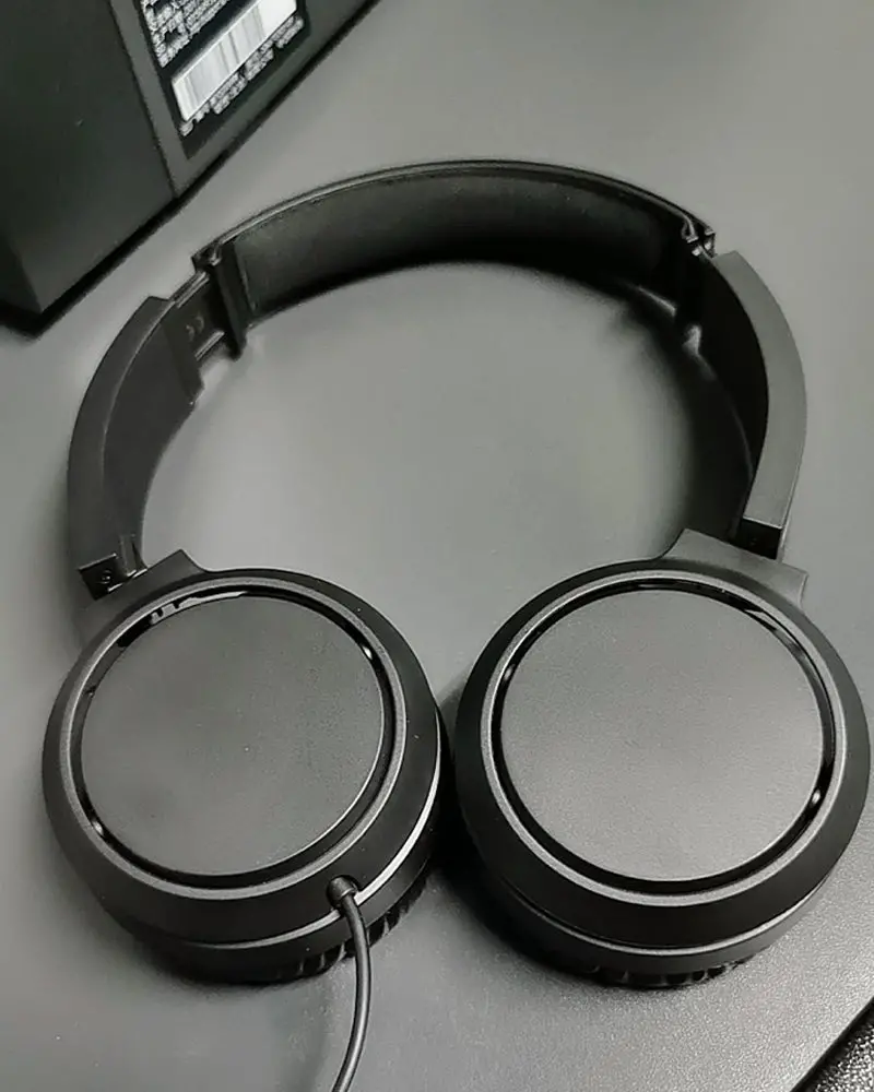 Sikucc Over-Ear Bluetooth Headphones – Hi-Res Audio, 20-Hour Battery, Memory Foam Cushions 1
