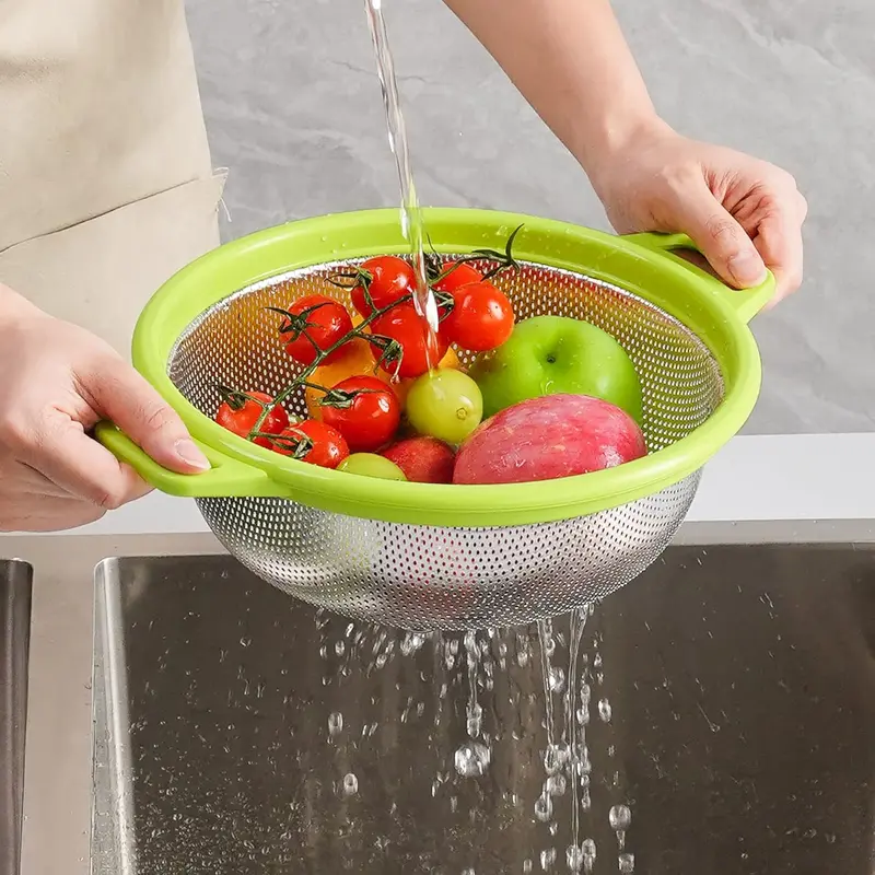 Stainless Steel Colander With Ergonomic Handle 1