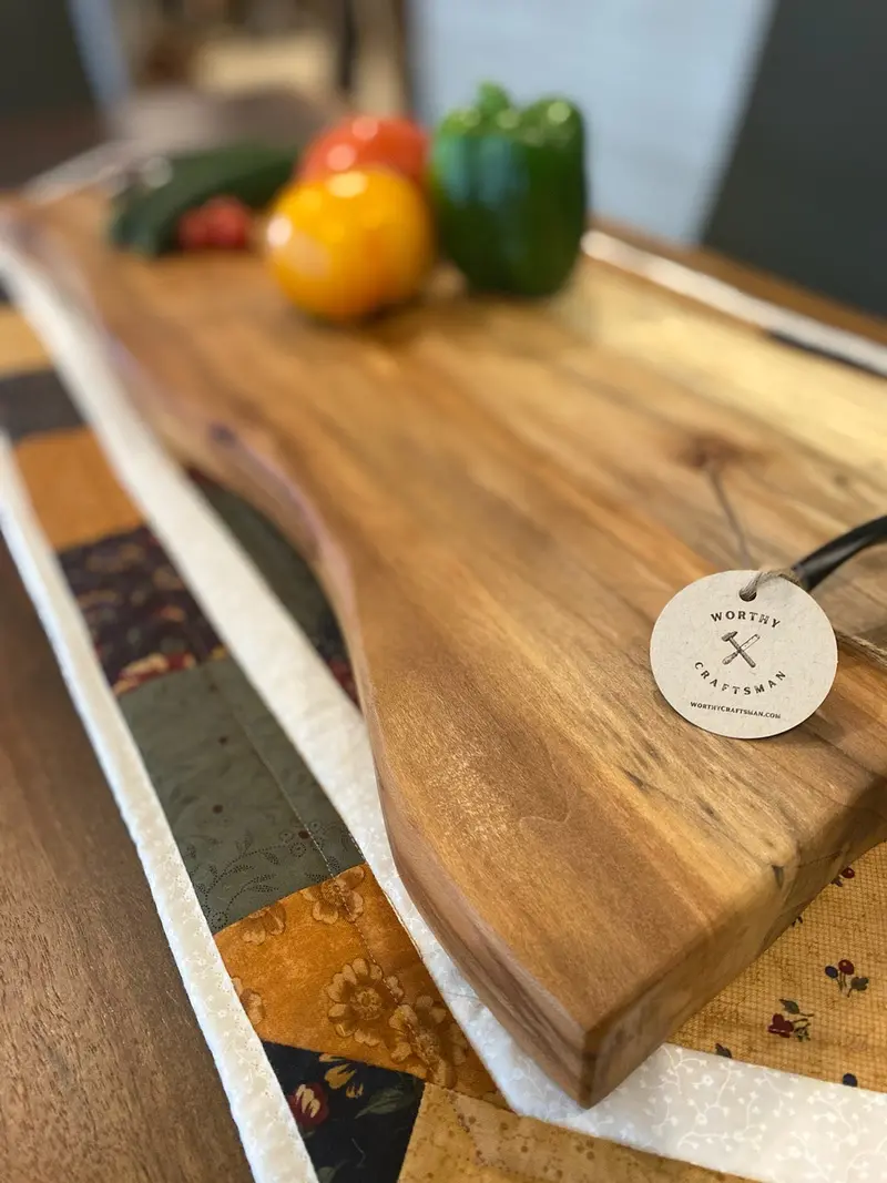 Sycamore Grain Serving Board With Modern Design 1