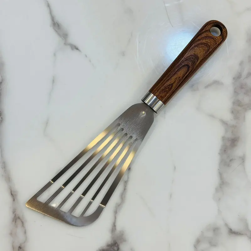 Wooden-Handle Cake Server With Wide Blade 1