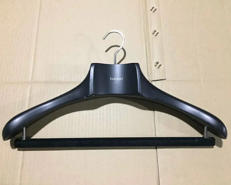 Yaonny Heavy-Duty Wide Suit Hangers – 20-Pack Black Plastic Garment Supports 1